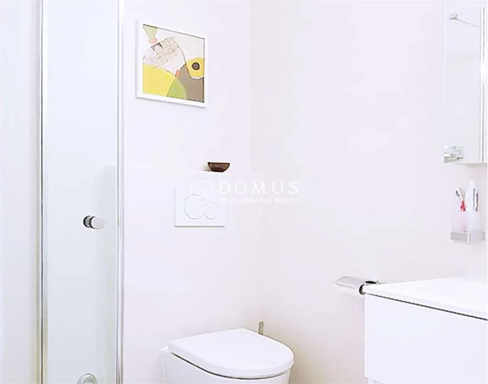 Schönes möbliertes Apartment im letzten Stock