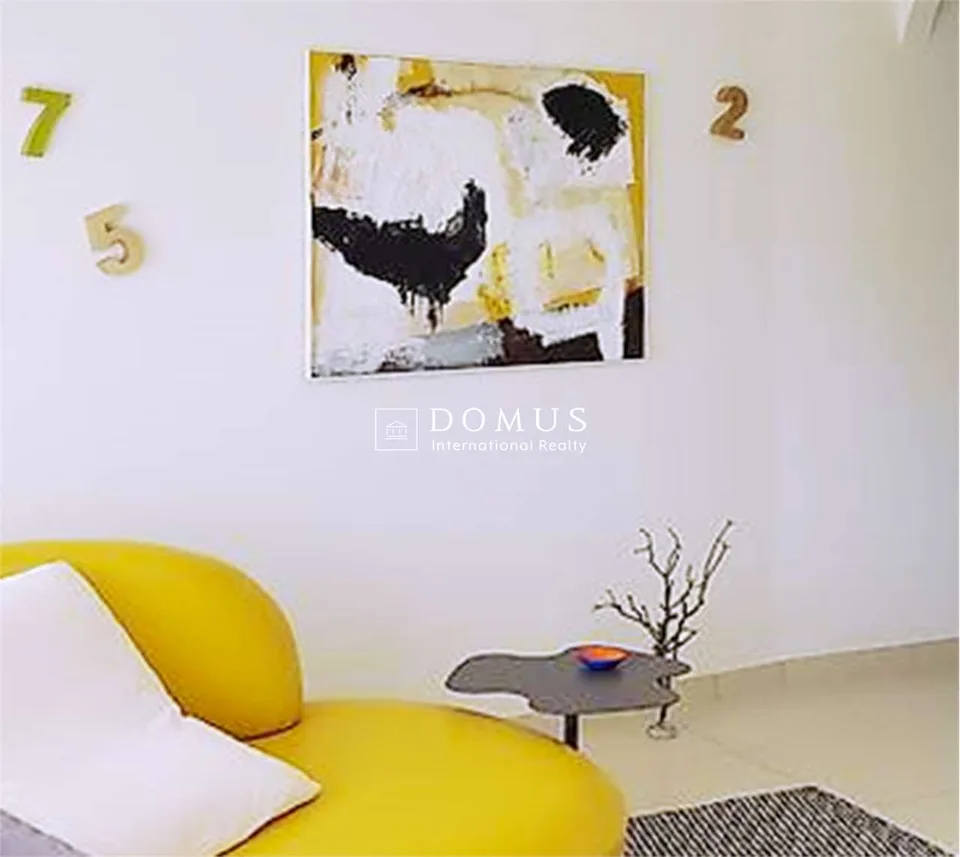 Schönes möbliertes Apartment im letzten Stock