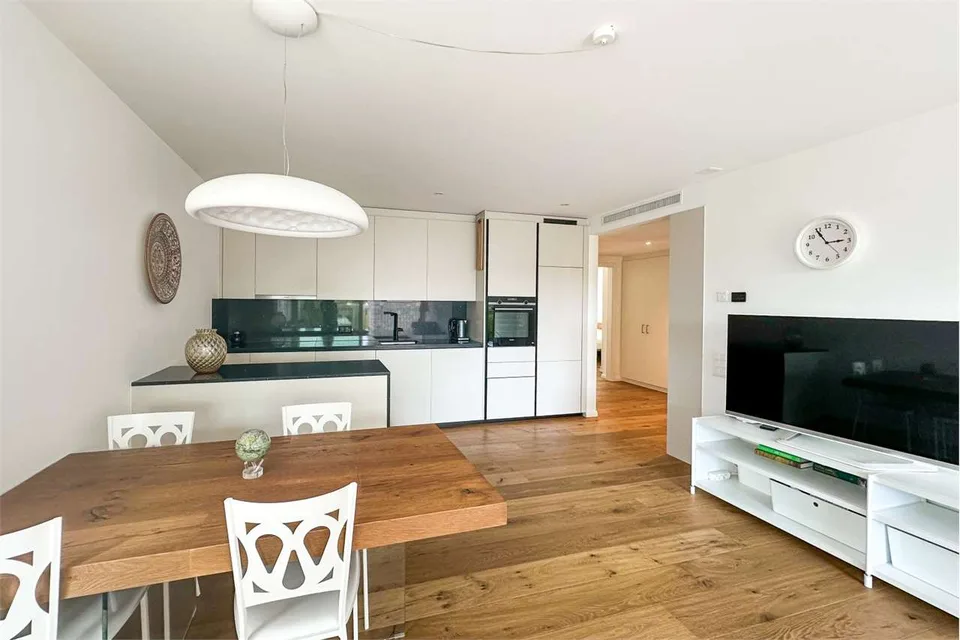 Massagno: Eine Wohnung, die Design und städtische Praktikabilität vereint – Foto 2 von 13