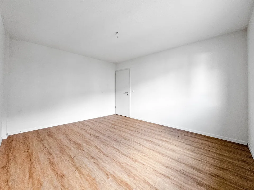 Superbe Gelegenheit! 4,5-Zimmer-Wohnung komplett renoviert im Jahr 2025 – Foto 8 von 12
