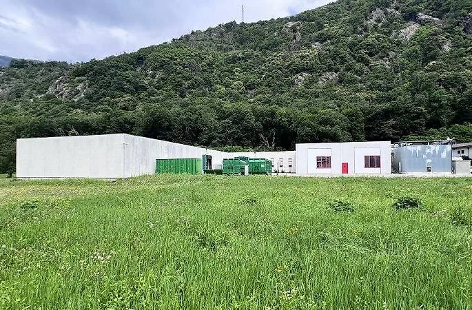 VENDESI STABILE INDUSTRIALE - SAN VITTORE (GR)