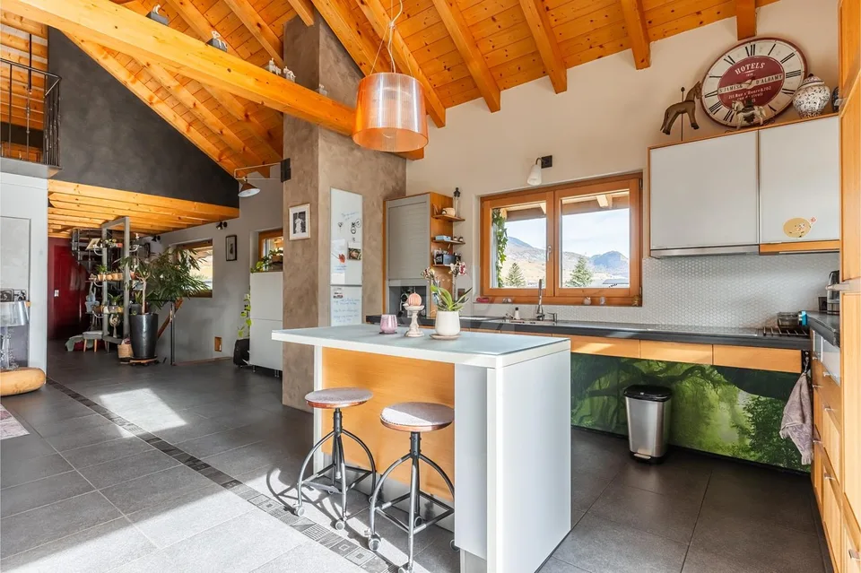 Splendid architect's villa with independent apartment