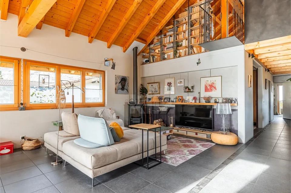 Splendid architect's villa with independent apartment