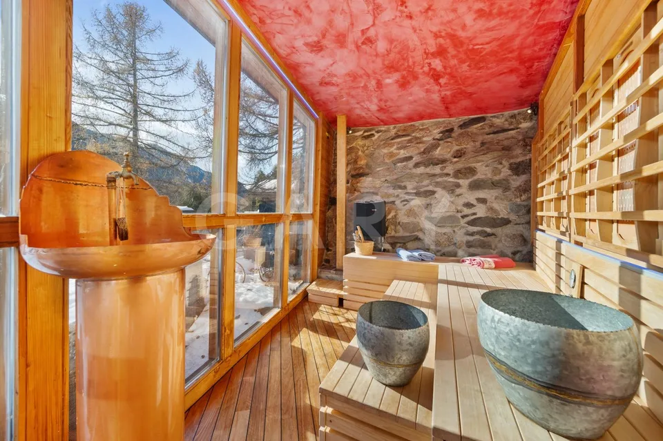 Außergewöhnliche Alpenimmobilie zu Füßen der Skilifte – Foto 10 von 13