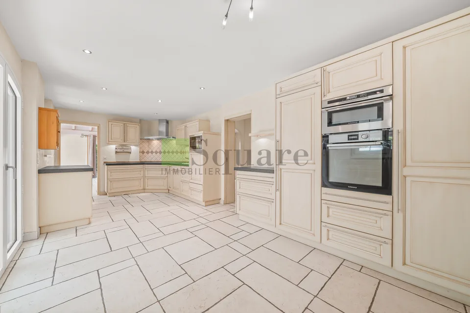 Exklusive provenzalische Villa mit Pool in Fully