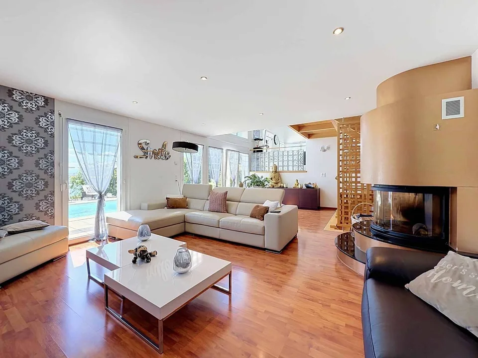 Un écrin contemporain face au lac, où luxe, lumière et sérénité ne font qu'un