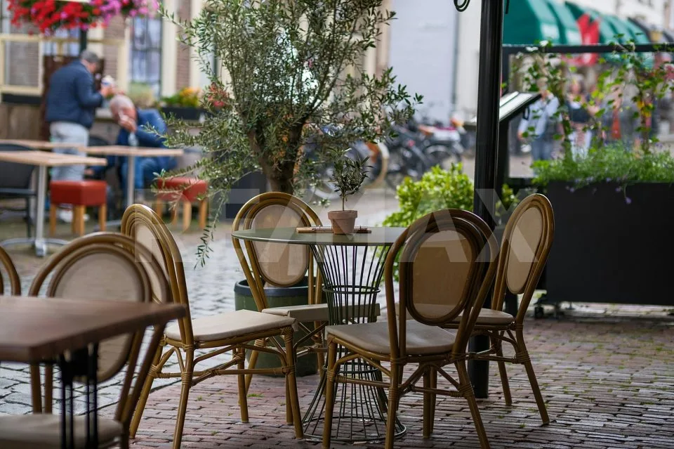 Opportunité rare à Fribourg : Café, Lounge & Restaurant clé en main