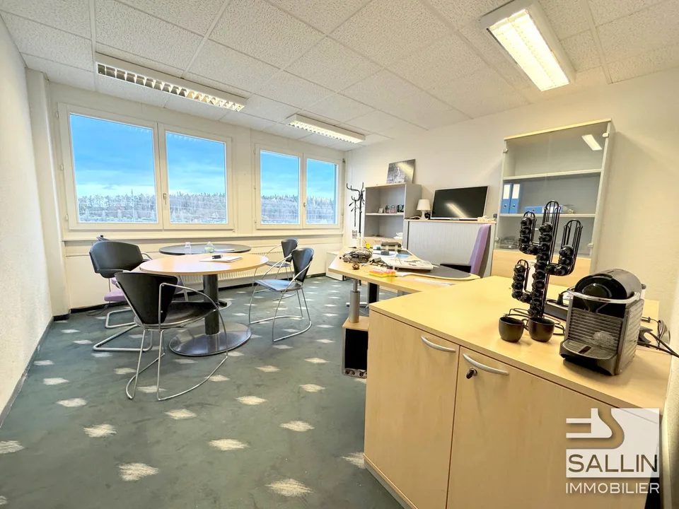 Verwaltungsfläche von ca. 270 m² mit 3 Außenplätzen und 2 Innenplätzen – Foto 6 von 7