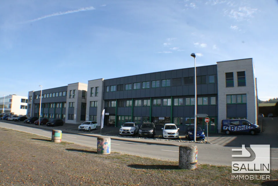 Surface administrative d'env. 270 m²  avec 3 pl. ext. et 2 pl. int.