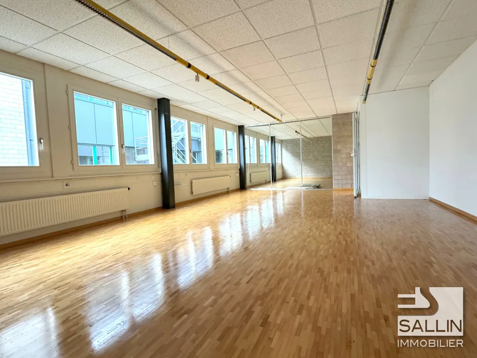 Surface administrative d'env. 270 m²  avec 3 pl. ext. et 2 pl. int.