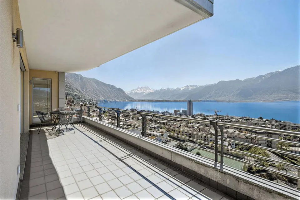 A framework of exceptional living between design and panoramic view