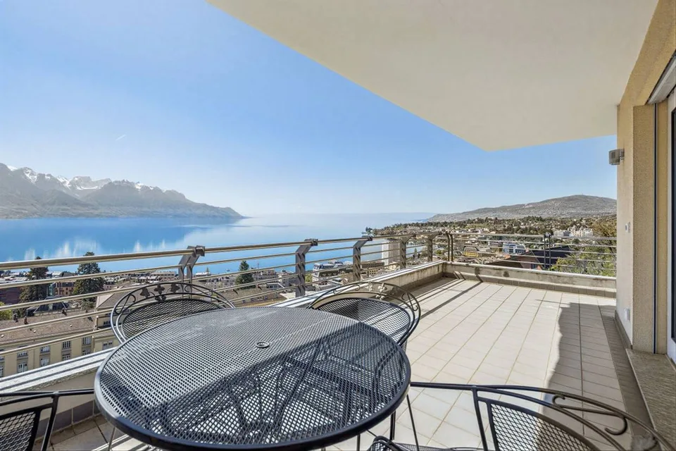 A framework of exceptional living between design and panoramic view