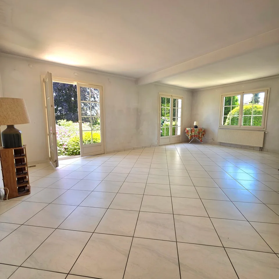 Casa a un solo piano in un ambiente verde eccezionale di 31 ari