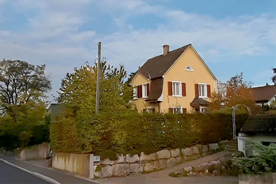 Occasione rara: terreno edificabile / proprietà da ristrutturare, Aesch/Pfeffingen