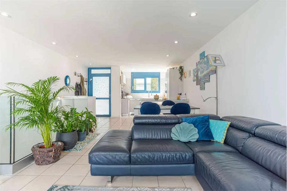 Paradiso: triplex con parziale vista lago e giardino privato