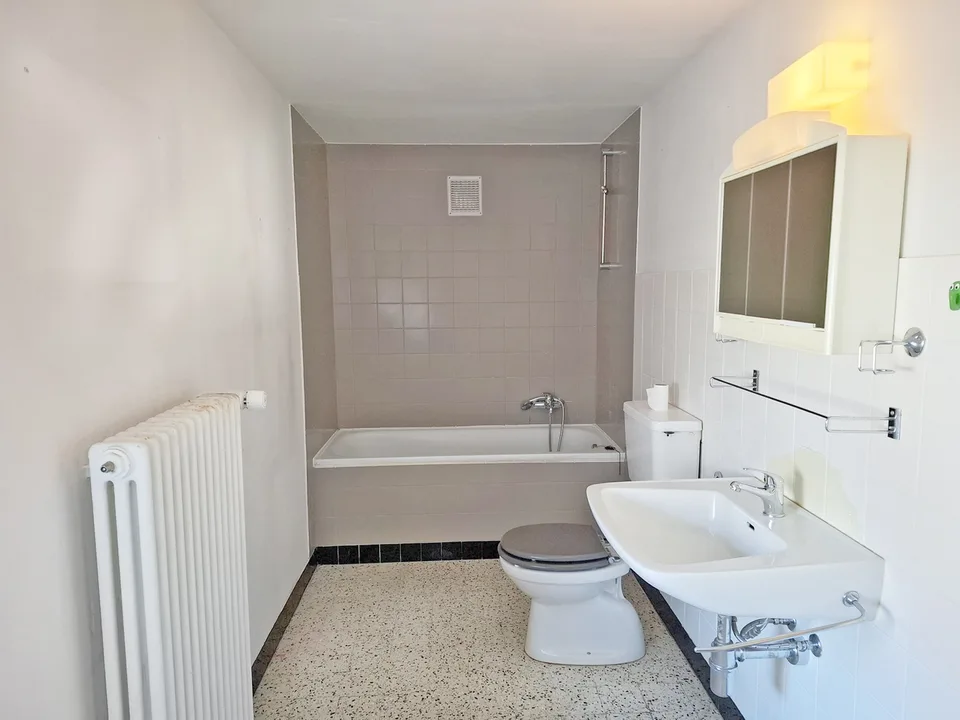 Casa di villaggio di 6 pezzi Sulla riva del fiume con piccolo giardino – foto 7 di 13