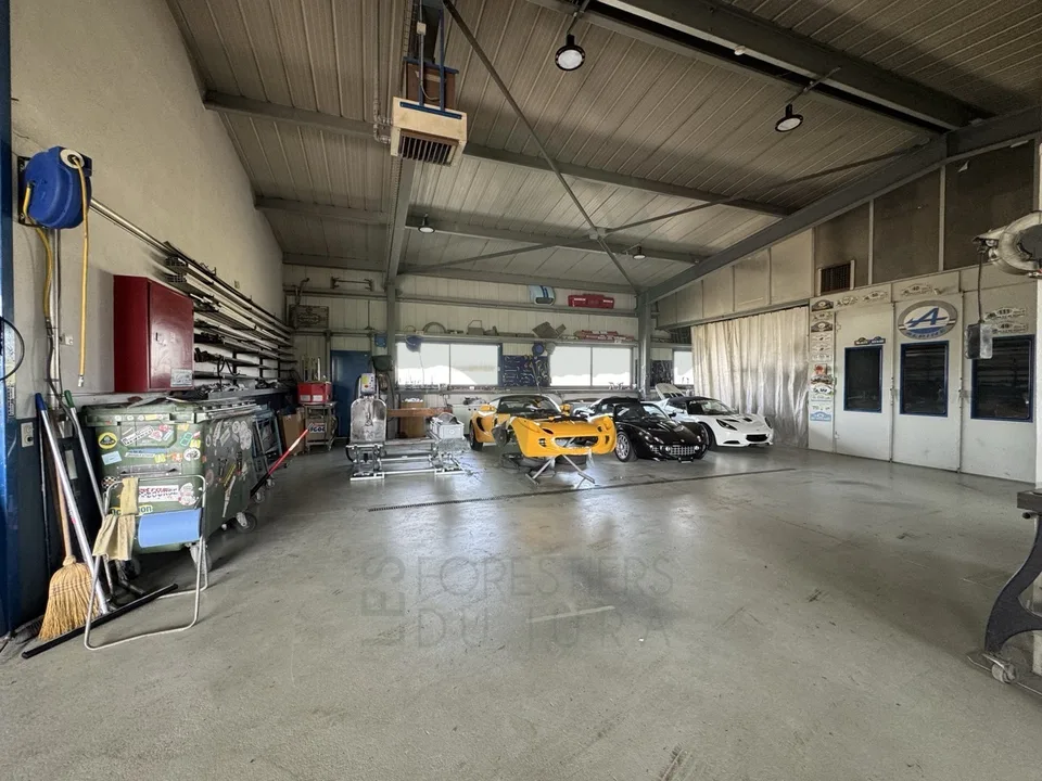 Garage et carrosserie à Fahy avec station de lavage