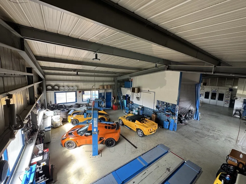 Garage e carrozzeria a Fahy con stazione di lavaggio – foto 7 di 13