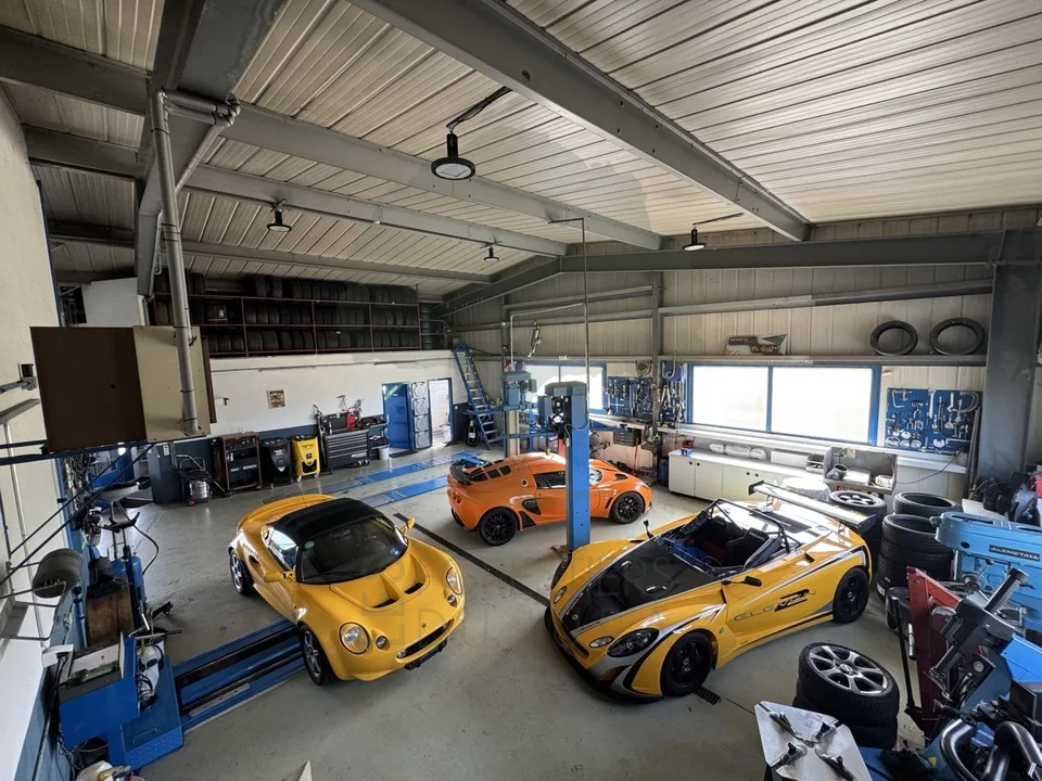 Garage e carrozzeria a Fahy con stazione di lavaggio – foto 9 di 13