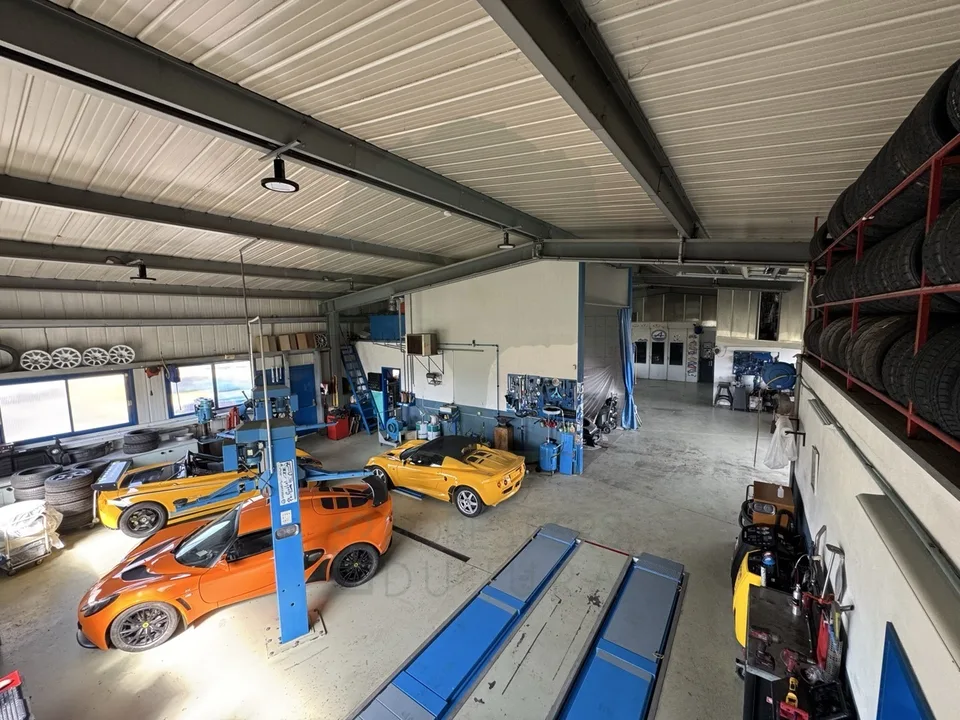 Garage e carrozzeria a Fahy con stazione di lavaggio – foto 8 di 13