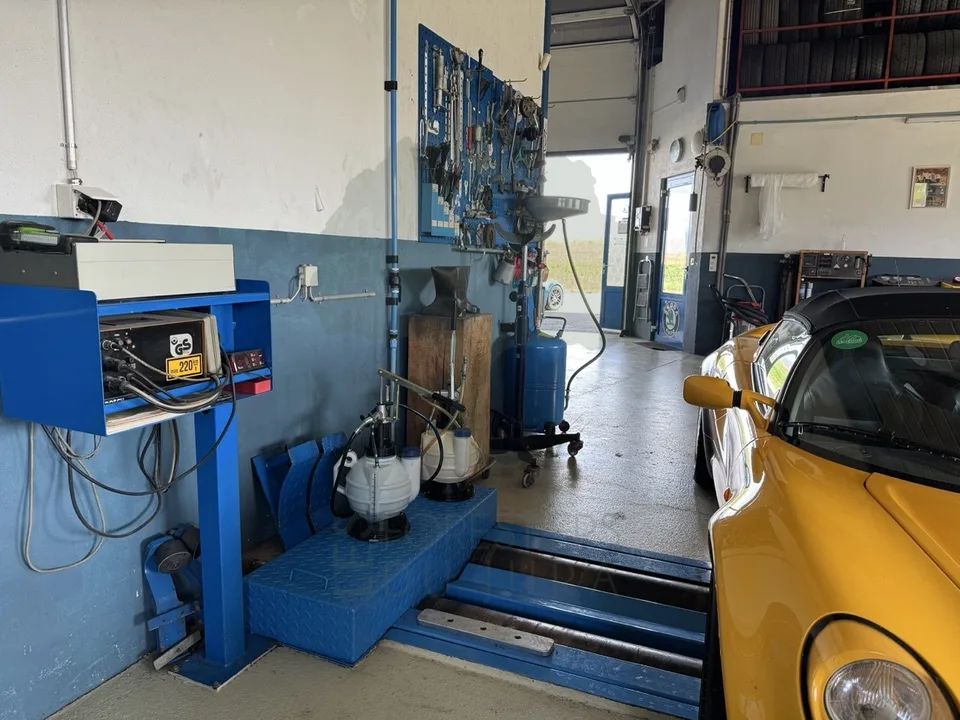 Garage e carrozzeria a Fahy con stazione di lavaggio – foto 13 di 13