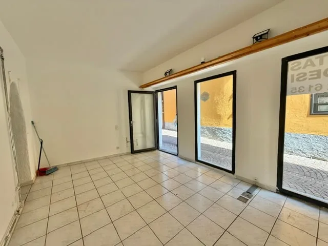 VENDESI NEL BORGO DI ASCONA - Grazioso negozio con corte interna