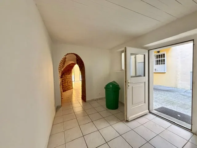 VENDESI NEL BORGO DI ASCONA - Grazioso negozio con corte interna