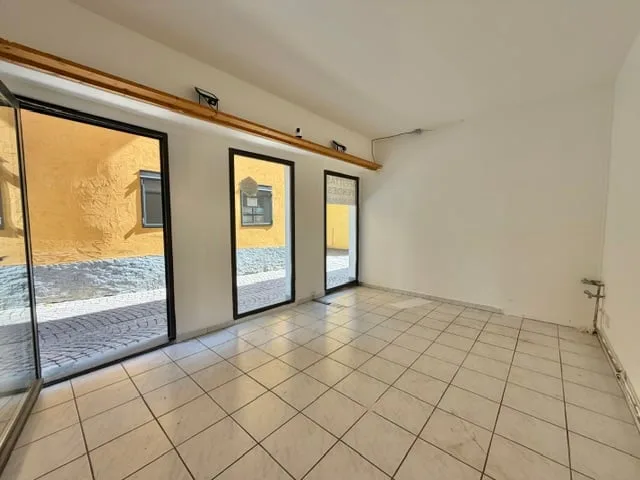 VENDESI NEL BORGO DI ASCONA - Grazioso negozio con corte interna