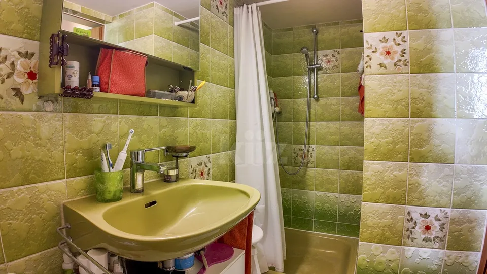 Casa incantevole con 3 appartamenti e un locale commerciale