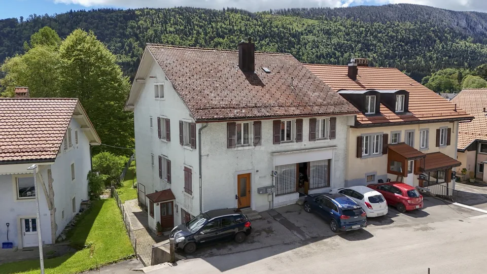 Charmante maison de 3 appartements et un local commercial