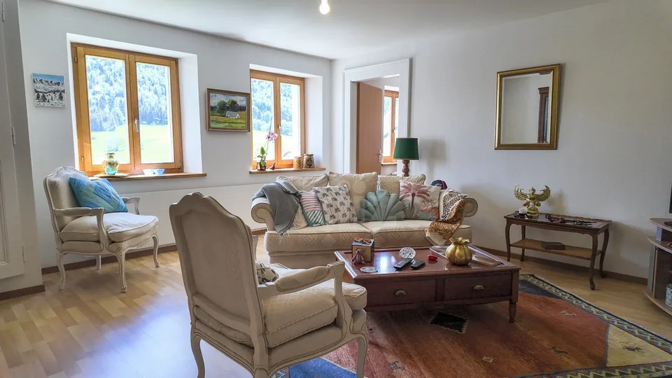 Casa incantevole con 3 appartamenti e un locale commerciale