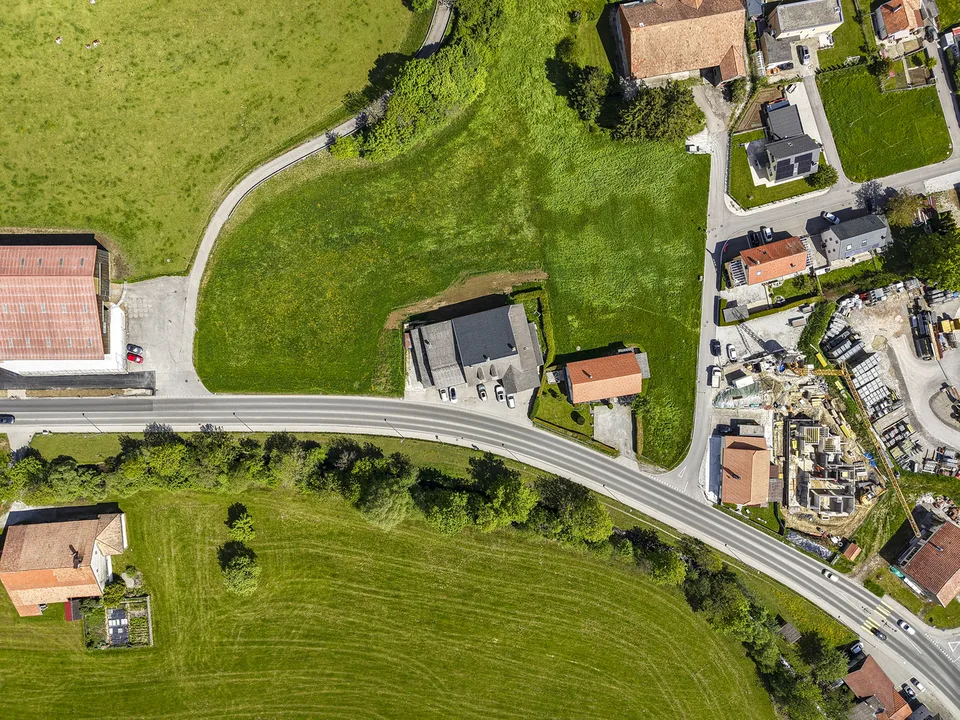 VUADENS | Gemischt genutztes Gebäude für Unternehmen oder Rendite