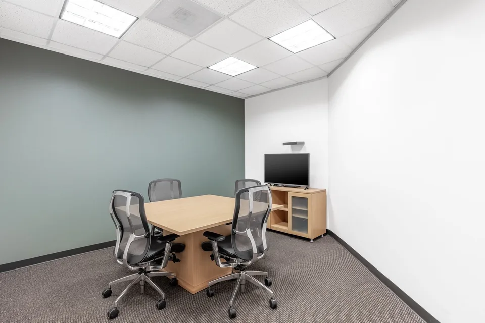 Privater Büroraum für 4 in Regus Spoom Green City, Manegg