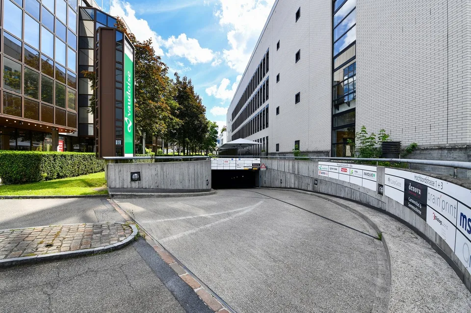 SPAZIO UFFICIO E COMMERCIALE POLIVALENTE VICINO ALLA STAZIONE DI STETTBACH – foto 6 di 7