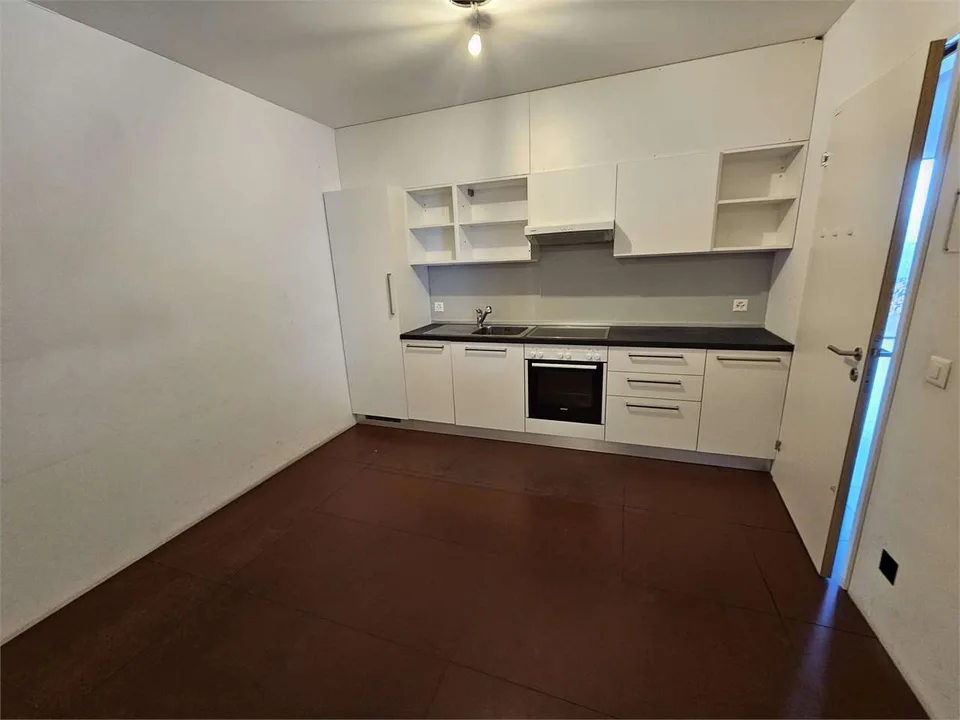 Sant'Antonino, Büro 250 m² + angrenzende Lagerhallen zu vermieten – Foto 8 von 13
