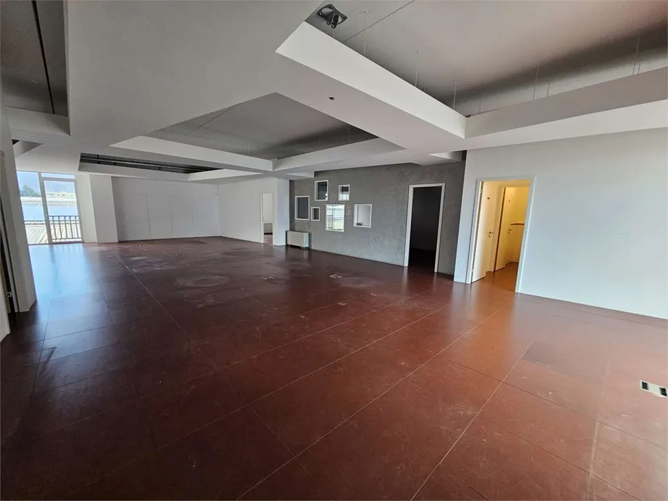 Sant'Antonino, affittiamo ufficio 250 mq + magazzini adiacenti