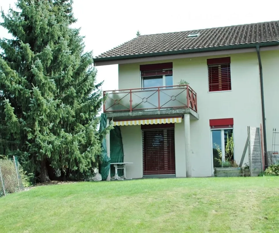 5 1/2 Zimmer-Doppeleinfamilienhaus mit 2 Abstellplätzen