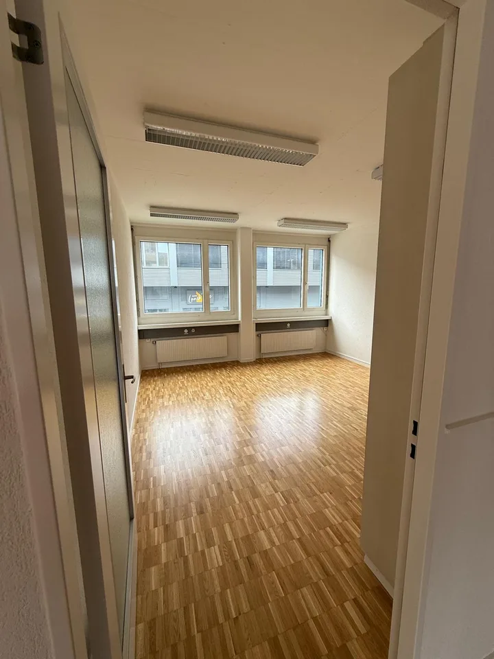 grosszügige Bürofläche in Dietikon zu vermieten