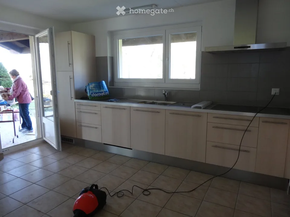 Villa mit 8 Zimmern, Miete CHF 2'200.- ohne Nebenkosten