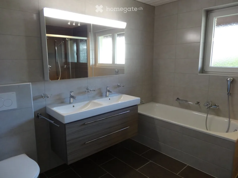 Villa mit 8 Zimmern, Miete CHF 2'200.- ohne Nebenkosten