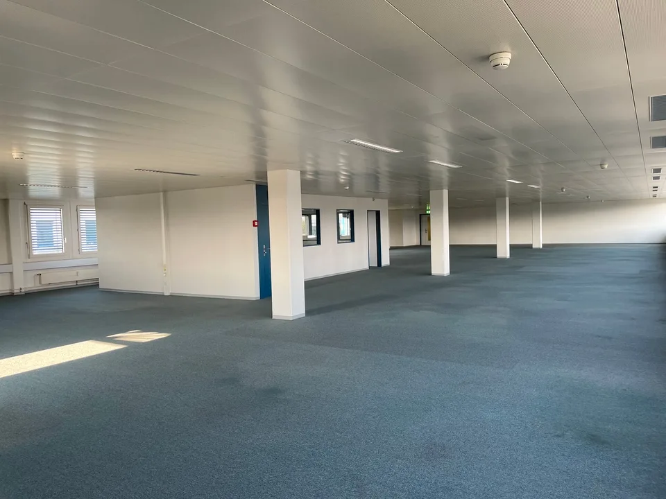 Espace de bureau de 540m2 dans la zone aéroportuaire de Rümlang à louer immédiatement