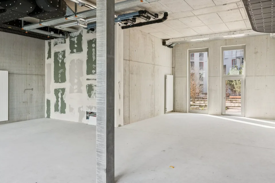 Spazio commerciale vicino a Lucerna con cella umida sviluppata & cucina del tè