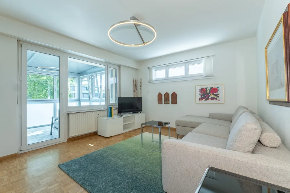 Voll möblierte & grosszügige 4-Zimmer-Maisonette-Wohnung mit Wintergarten und Parkplatz in Allschwil