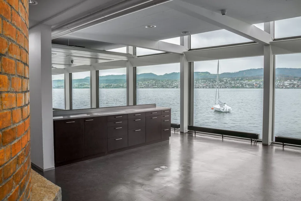 Ufficio esclusivo con accesso al lago e terrazza sul tetto