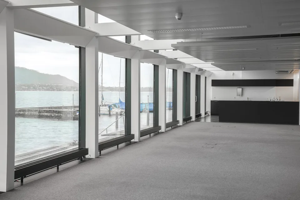 Ufficio esclusivo con accesso al lago e terrazza sul tetto