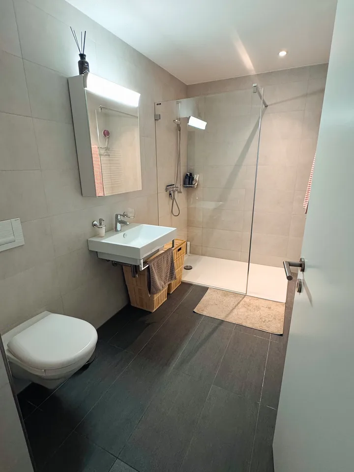 BEFRISTET: 01.12.26 - 31.03.27; Möblierte 3.5-Zimmerwohnung in Kriens mit Balkon & Bergsicht – Foto 10 von 14