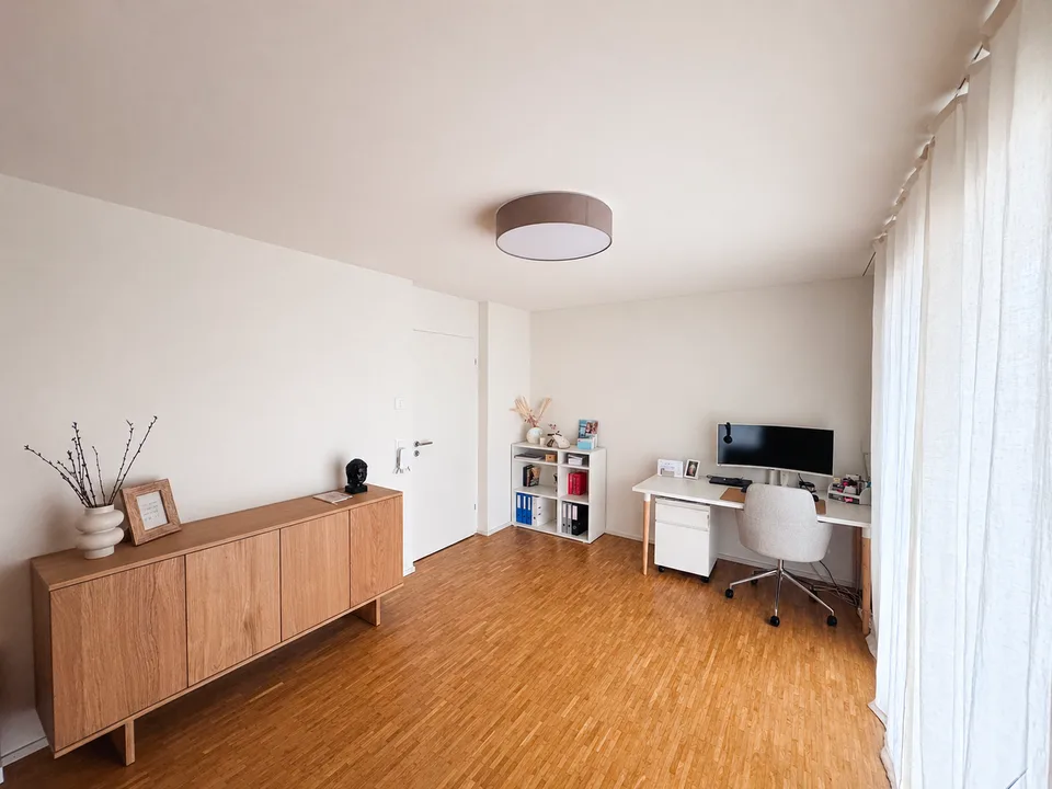 BEFRISTET: 01.12.26 - 31.03.27; Möblierte 3.5-Zimmerwohnung in Kriens mit Balkon & Bergsicht