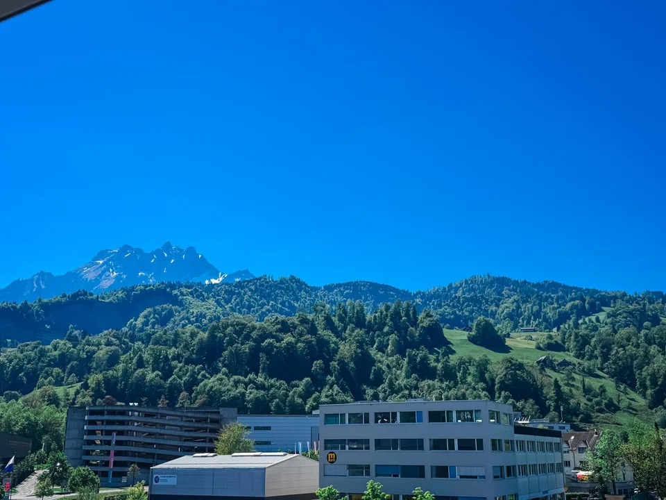 BEFRISTET: 01.12.26 - 31.03.27; Möblierte 3.5-Zimmerwohnung in Kriens mit Balkon & Bergsicht – Foto 13 von 14