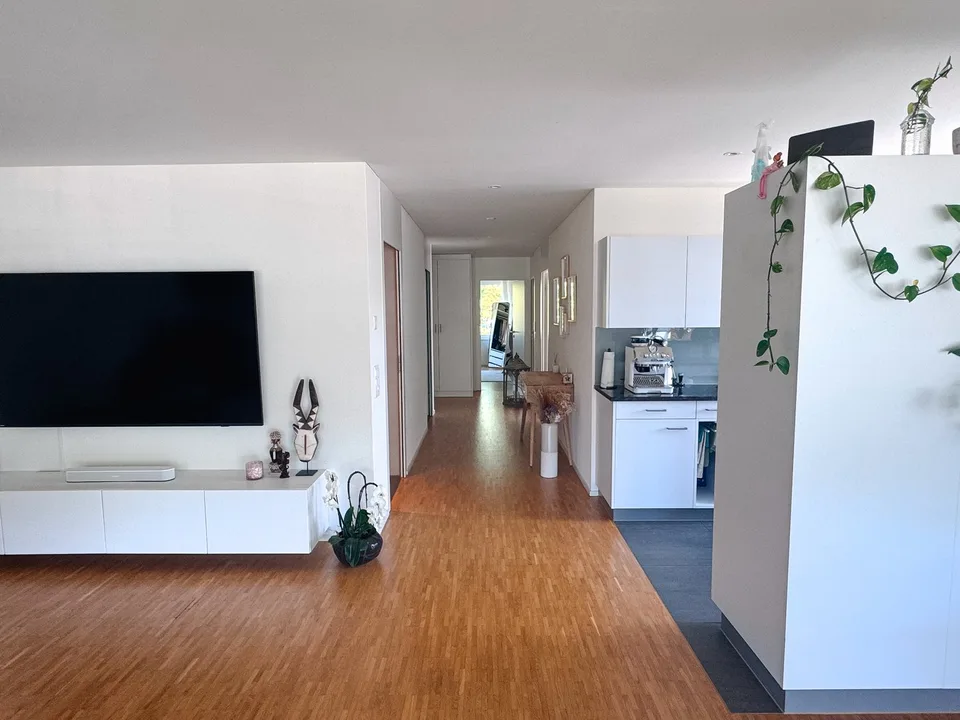 BEFRISTET: 01.12.26 - 31.03.27; Möblierte 3.5-Zimmerwohnung in Kriens mit Balkon & Bergsicht – Foto 9 von 14