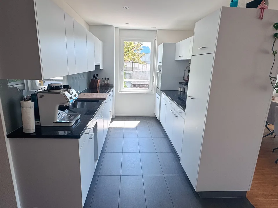 BEFRISTET: 01.12.26 - 31.03.27; Möblierte 3.5-Zimmerwohnung in Kriens mit Balkon & Bergsicht – Foto 7 von 14
